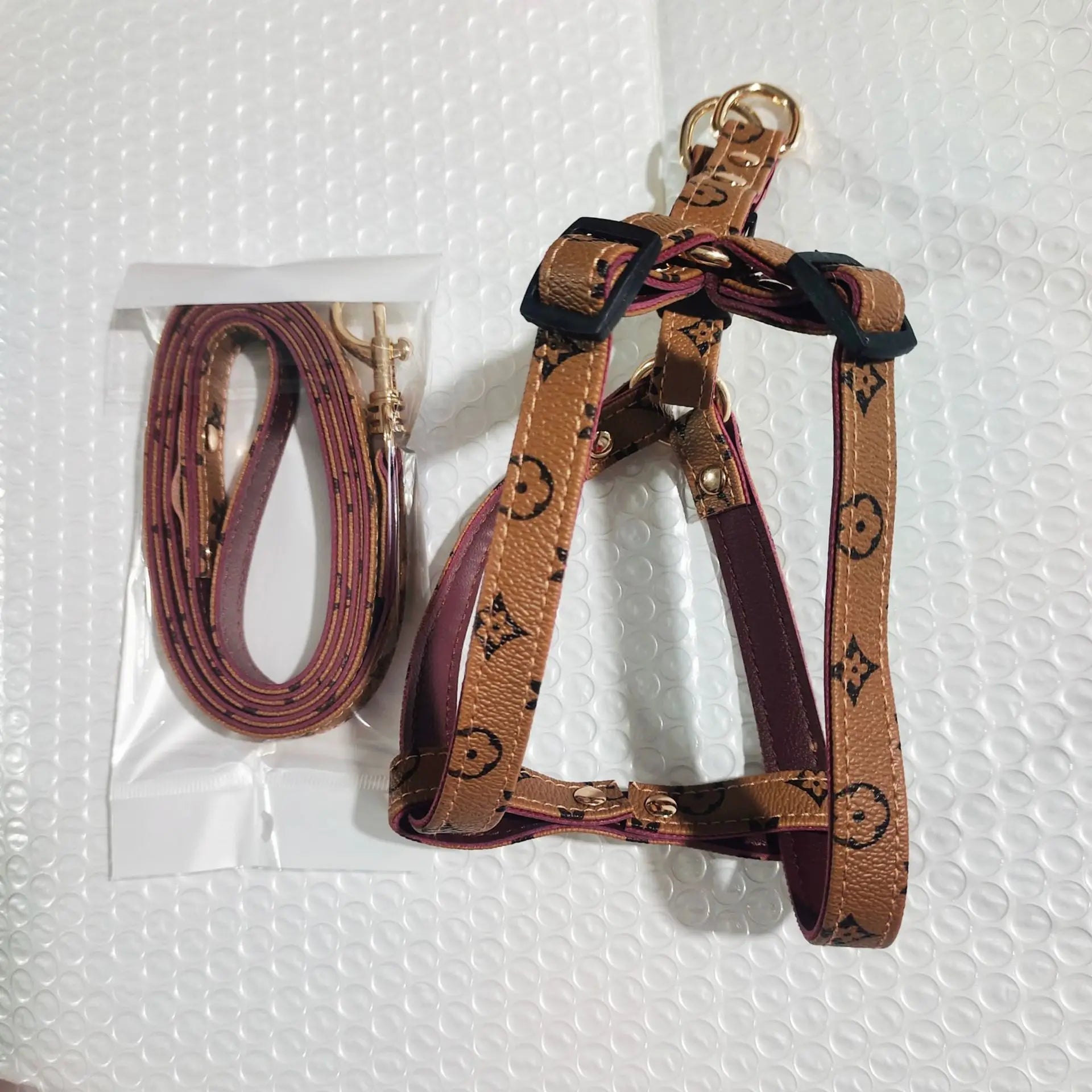 Tide brand new presbyopia pet products, adjustable cute pet chest and back, dog and cat leash set